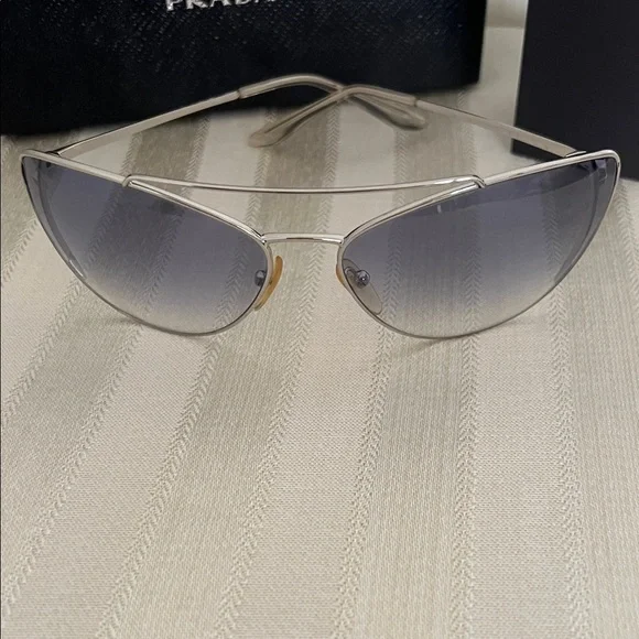 💎PRADA💎Gorgeous Gradient Light Blue Lens Sunglasses - Picture 3 of 10